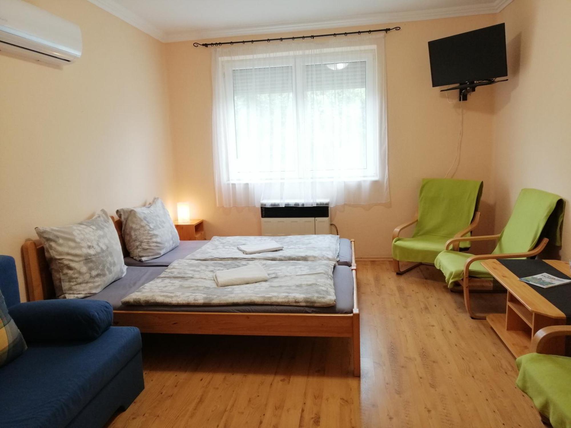 Oerveny Vendeghaz Hotel Tiszafured Room photo