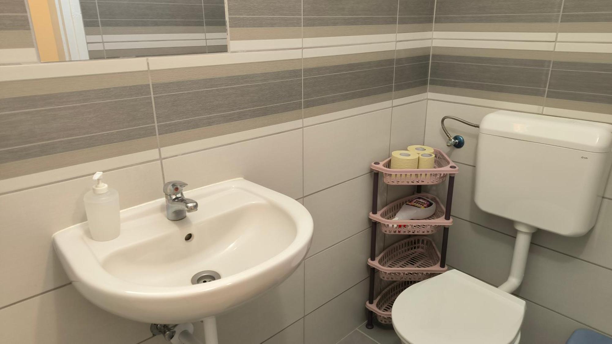 Oerveny Vendeghaz Hotel Tiszafured Room photo