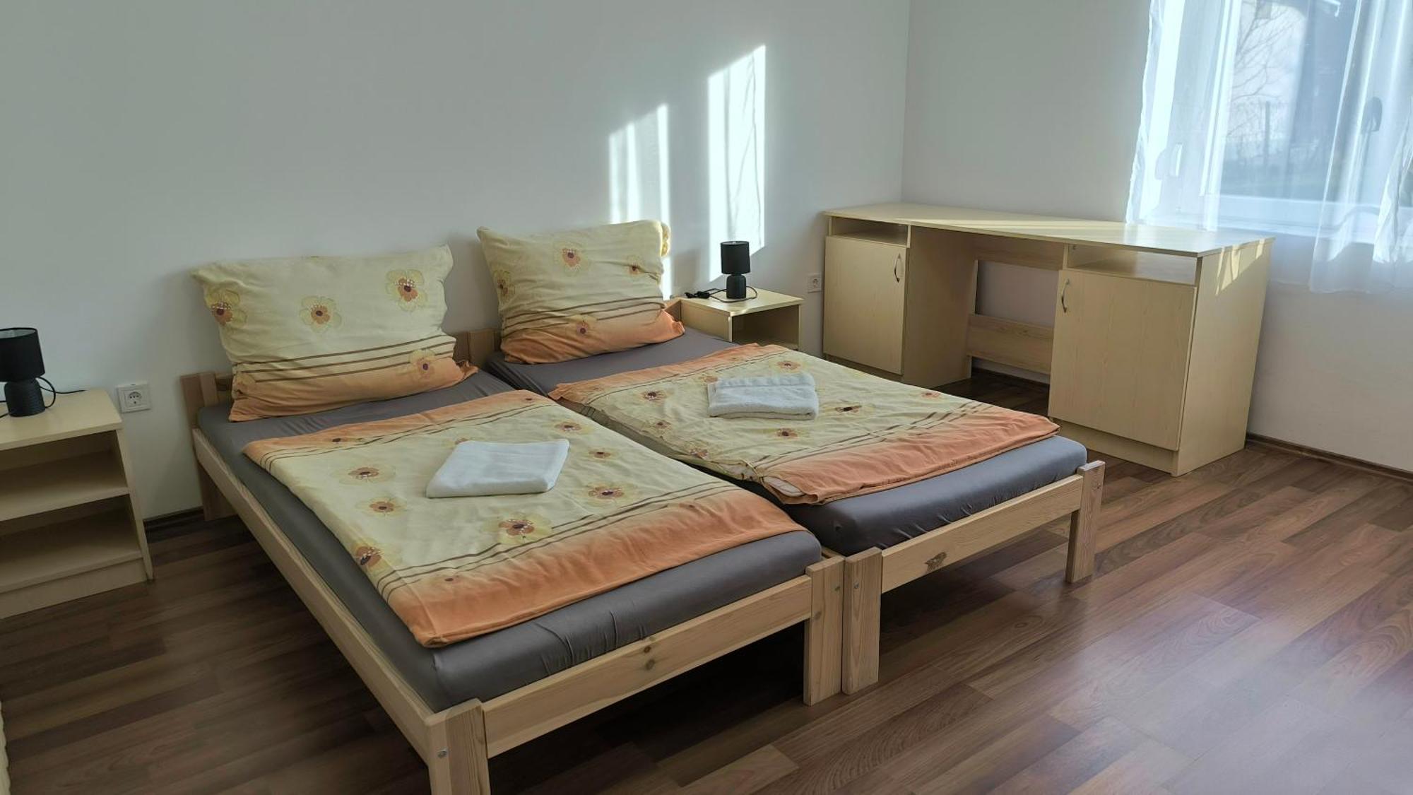 Oerveny Vendeghaz Hotel Tiszafured Room photo